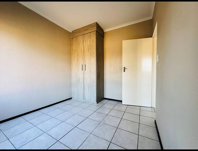2 BEDROOM APARTMENT FOR SALE IN WILGEHEUWEL